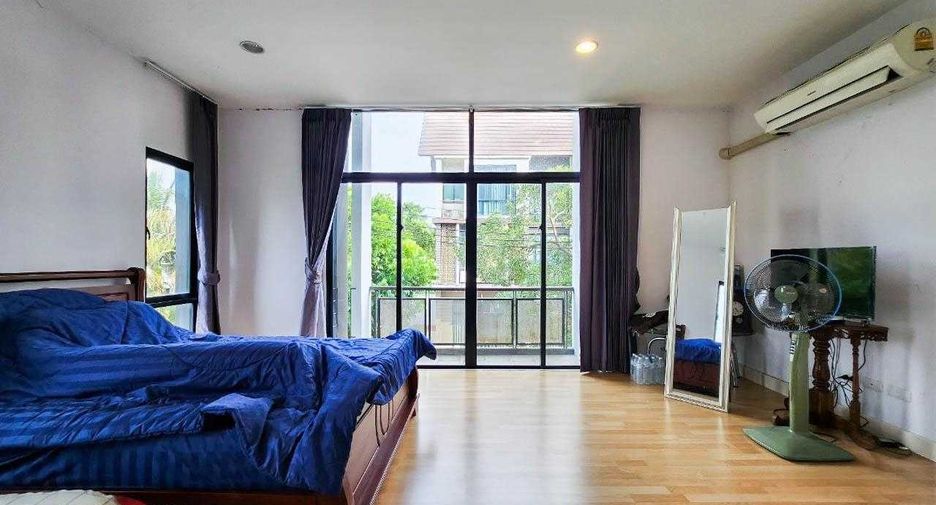 For sale 4 Beds townhouse in Mueang Nonthaburi, Nonthaburi