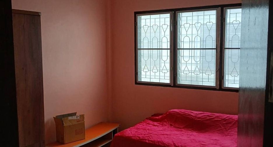 À vendre 3 chambres maison de ville à Thung Khru, Bangkok