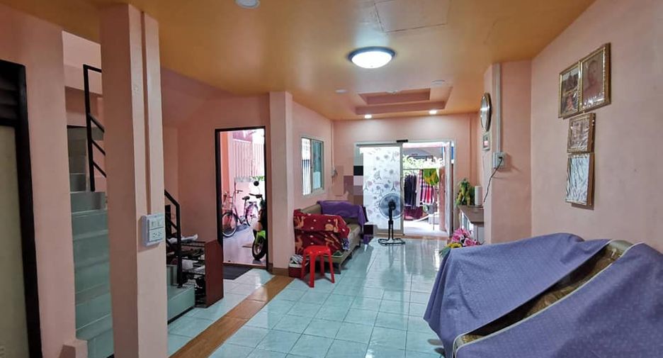 À vendre 3 chambres maison de ville à Thung Khru, Bangkok