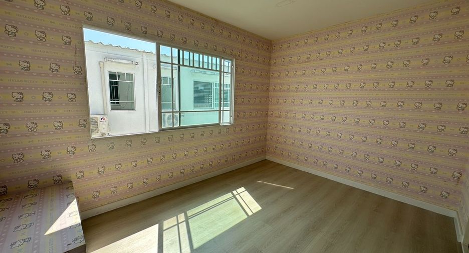 Reihenhaus zum Kauf mit 2 Zimmer in Thung Khru, Bangkok