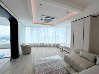 For sale 3 Beds condo in Dusit, Bangkok