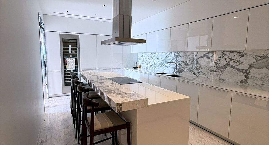 For rent 4 bedrooms condo in Bang Kho Laem, Bangkok