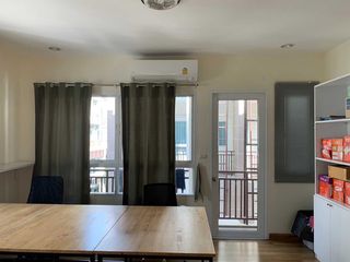 For sale 10 Beds retail Space in Lat Phrao, Bangkok