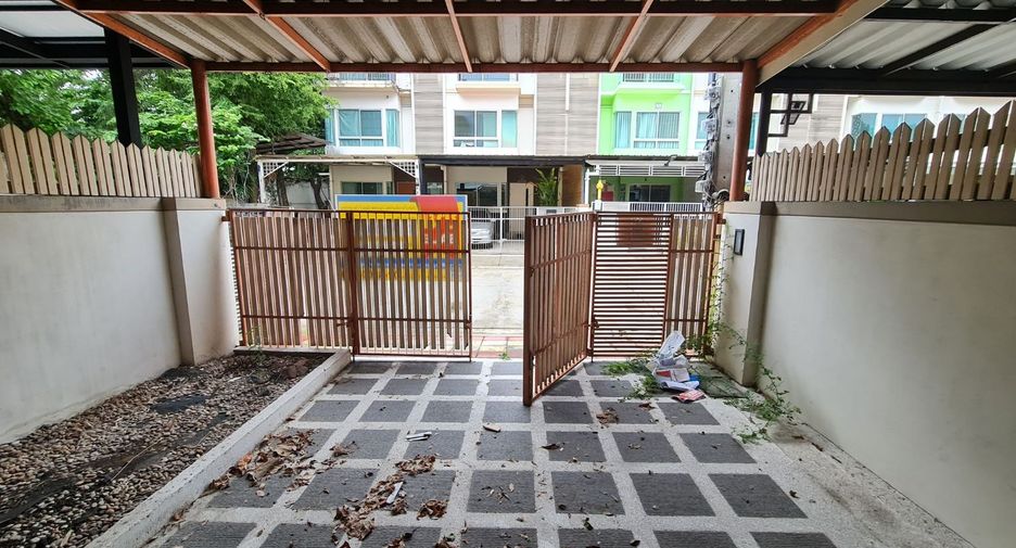 For sale studio townhouse in Khan Na Yao, Bangkok