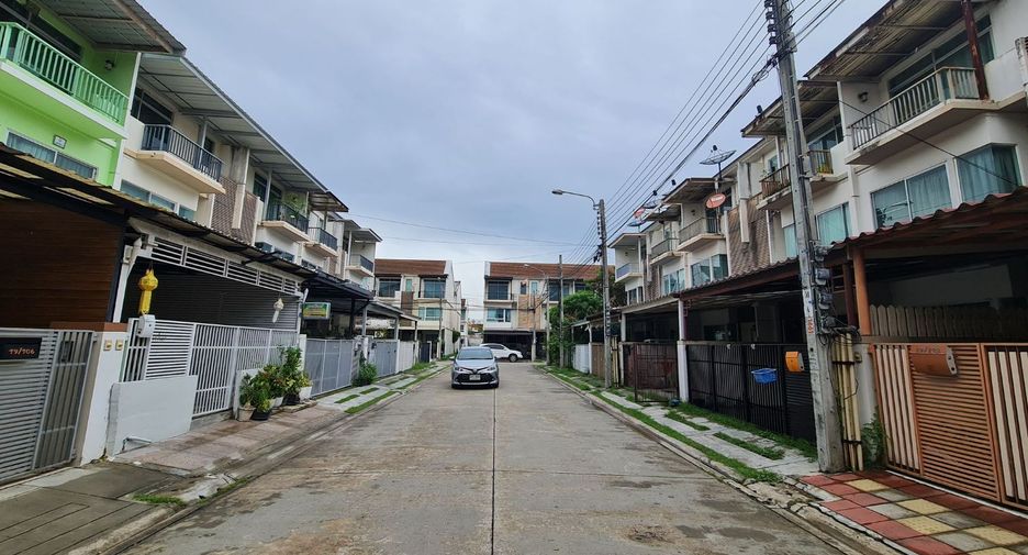 For sale studio townhouse in Khan Na Yao, Bangkok