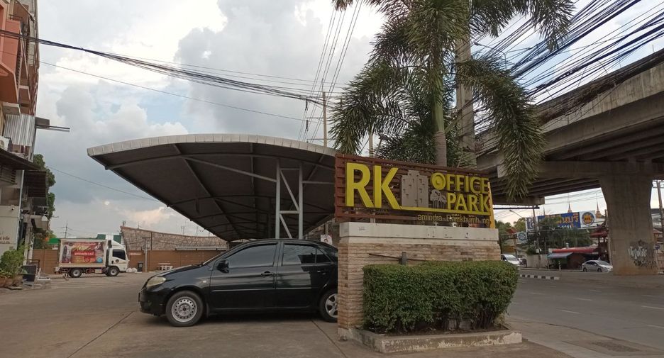 Reihenhaus zum Kauf mit Studio in Min Buri, Bangkok