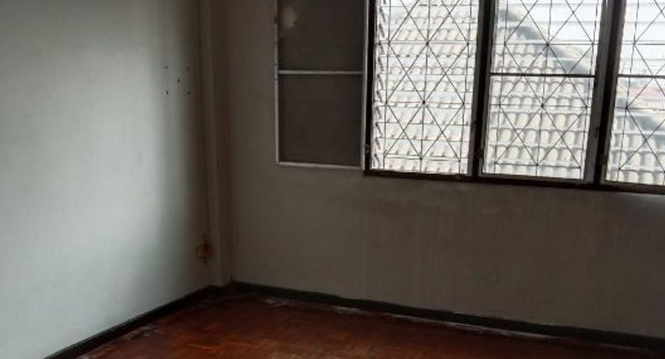 Reihenhaus zum Kauf mit Studio in Prawet, Bangkok