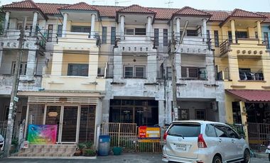 Reihenhaus zum Kauf mit Studio in Prawet, Bangkok