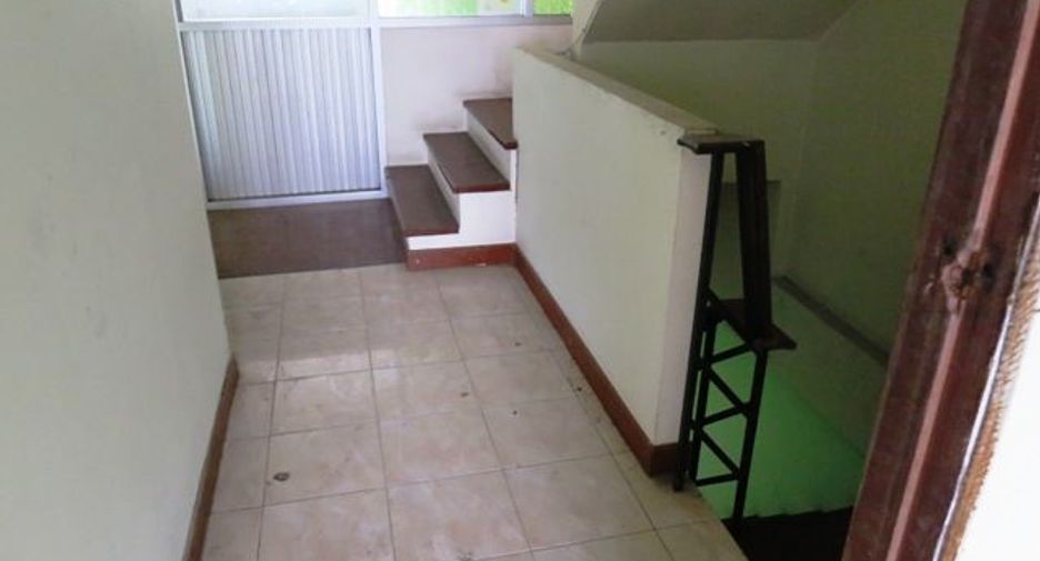 Casa adosada en venta de estudio en Bueng Kum, Bangkok