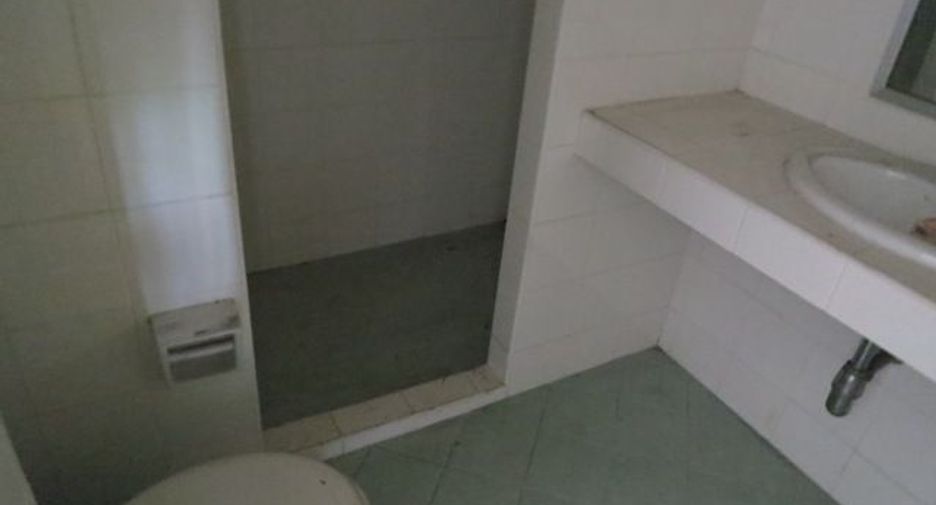 Casa adosada en venta de estudio en Bueng Kum, Bangkok