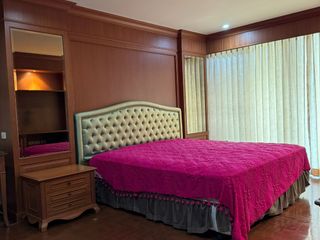 For sale 3 bed condo in Yan Nawa, Bangkok