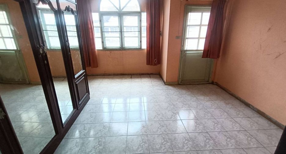 For sale studio townhouse in Bueng Kum, Bangkok