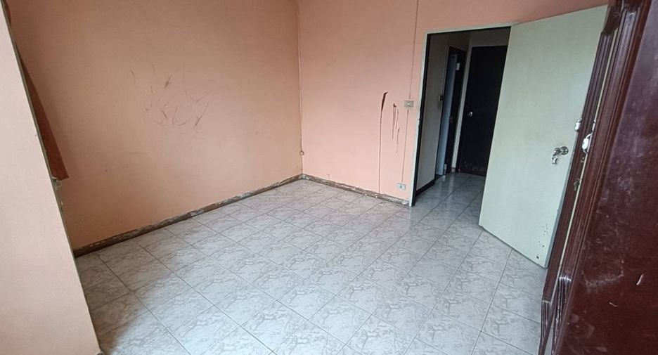 For sale studio townhouse in Bueng Kum, Bangkok