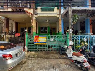 Casa adosada en venta de estudio en Bang Bon, Bangkok