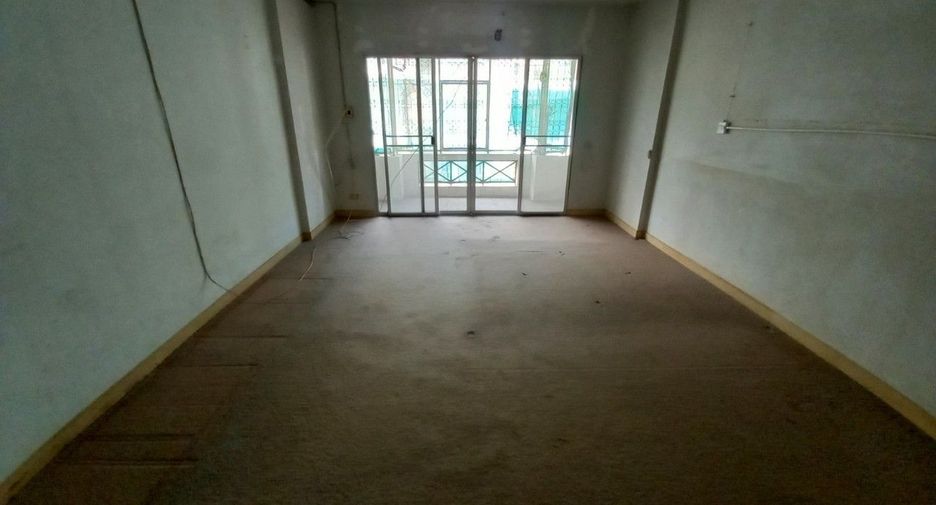 Casa adosada en venta de estudio en Bang Bon, Bangkok