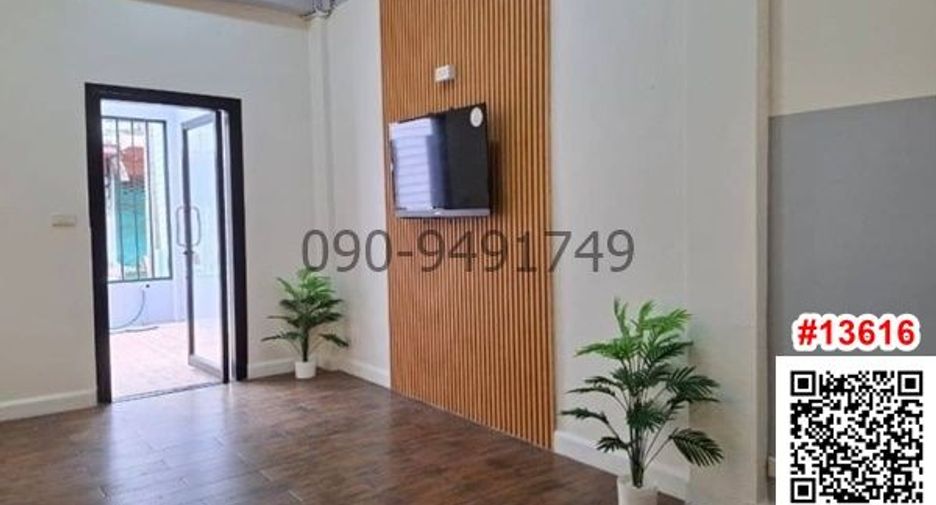 For rent 4 bedrooms townhouse in Chatuchak, Bangkok