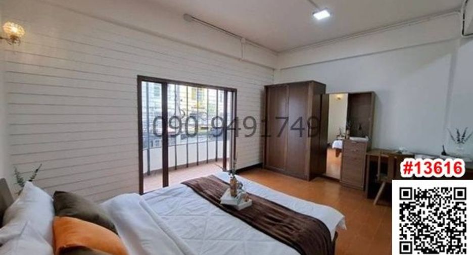 For rent 4 bedrooms townhouse in Chatuchak, Bangkok
