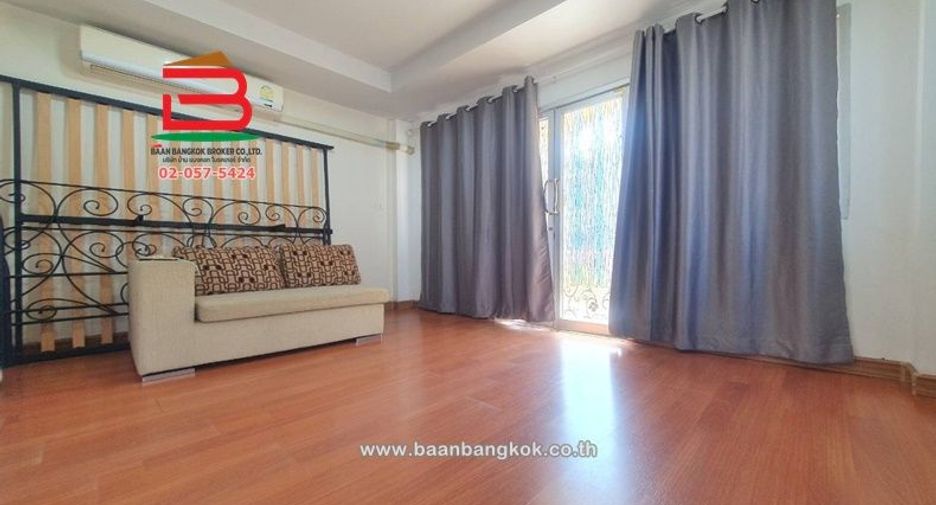 Reihenhaus zur Miete mit 3 Zimmer in Prawet, Bangkok