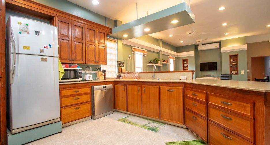 For sale 4 bedrooms house in Hang Dong, Chiang Mai