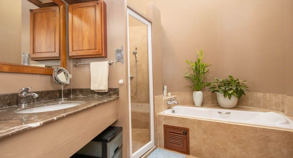 For sale 4 bedrooms house in Hang Dong, Chiang Mai