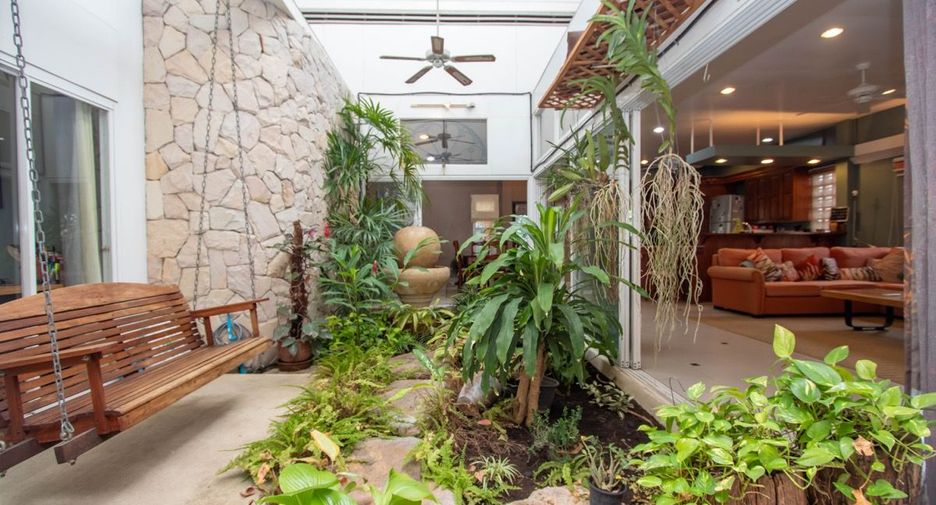 For sale 4 bedrooms house in Hang Dong, Chiang Mai