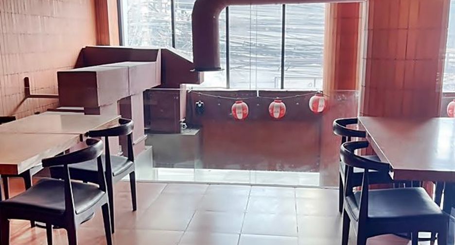 Local comercial en alquiler de 2 habitaciones en Watthana, Bangkok