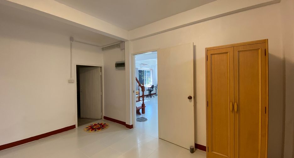 For rent 3 bedrooms house in Saraphi, Chiang Mai