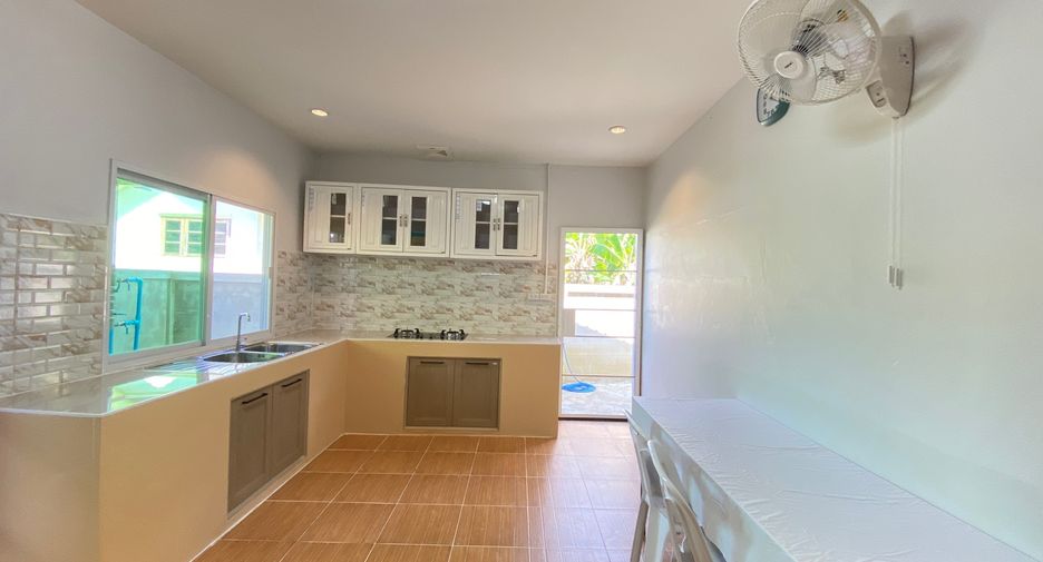 For rent 3 bedrooms house in Saraphi, Chiang Mai