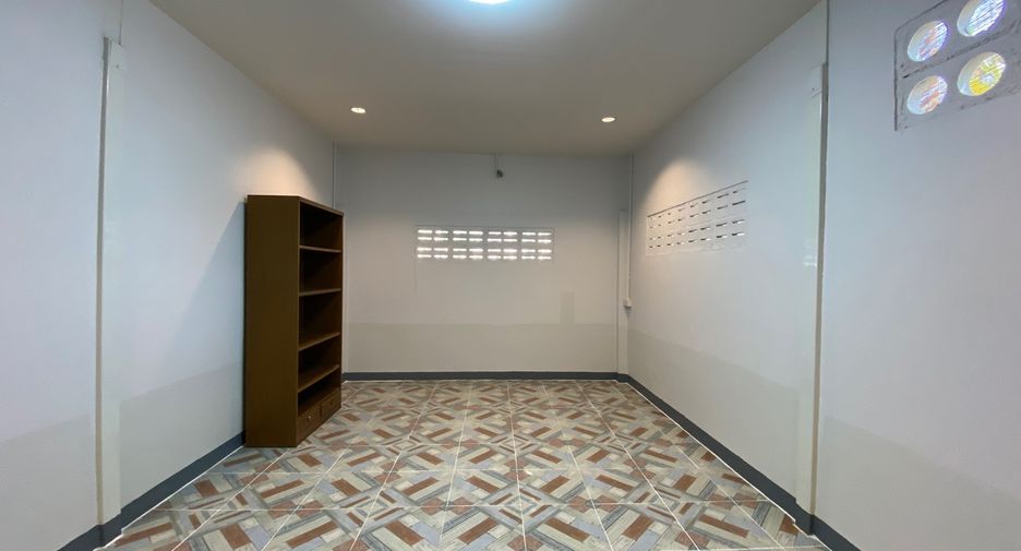 For rent 3 bedrooms house in Saraphi, Chiang Mai