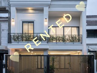 For rent 4 bed townhouse in Watthana, Bangkok