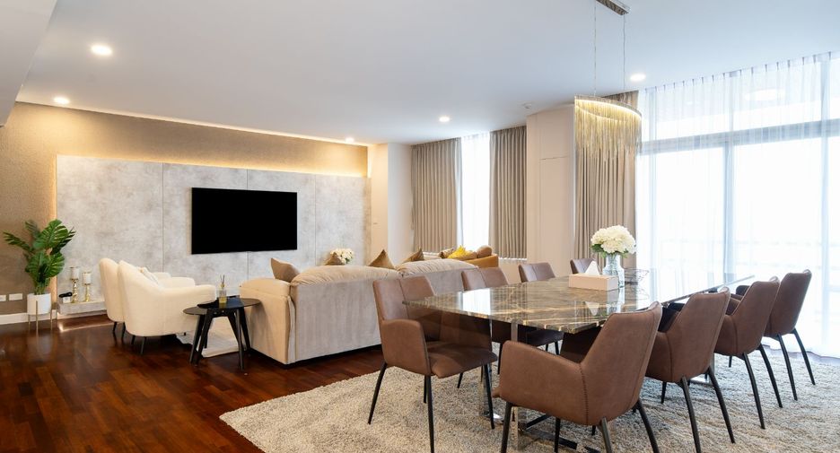 For rent 3 bedrooms apartment in Pathum Wan, Bangkok