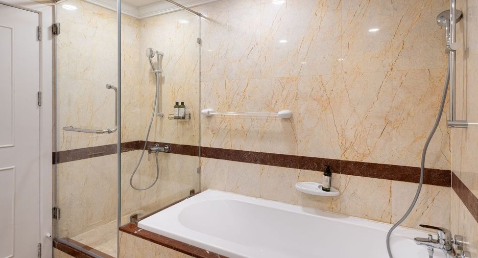 For rent 3 bedrooms apartment in Pathum Wan, Bangkok