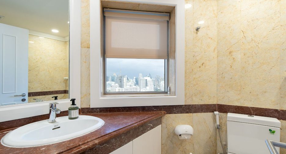 For rent 3 bedrooms apartment in Pathum Wan, Bangkok