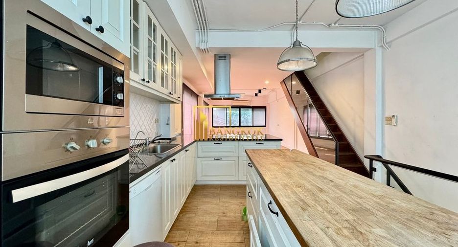 Reihenhaus zur Miete mit 3 Zimmer in Sathon, Bangkok