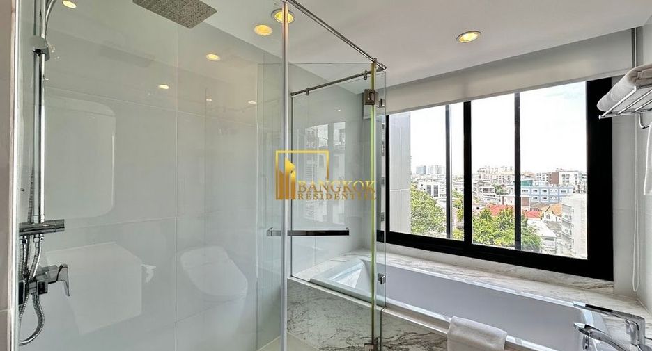 À louer 2 chambres appartement avec services à Sathon, Bangkok