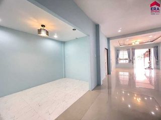 For sale 3 bed townhouse in Mueang Surat Thani, Surat Thani