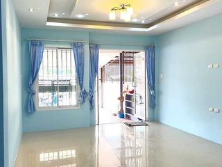 For sale 3 bed townhouse in Mueang Surat Thani, Surat Thani