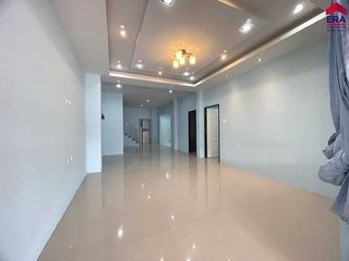 For sale 3 bed townhouse in Mueang Surat Thani, Surat Thani