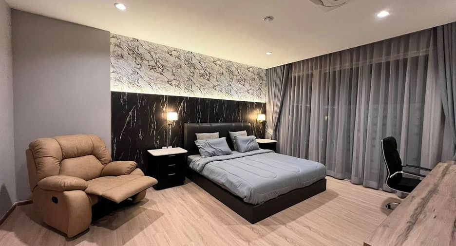 For rent 4 bedrooms house in Saphan Sung, Bangkok