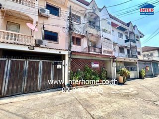 For sale 3 bed townhouse in Din Daeng, Bangkok
