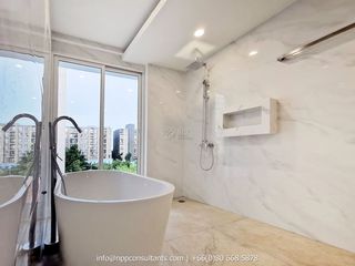 For sale 5 Beds house in Khlong Toei, Bangkok