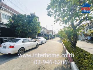 For sale 2 bed townhouse in Mueang Samut Sakhon, Samut Sakhon