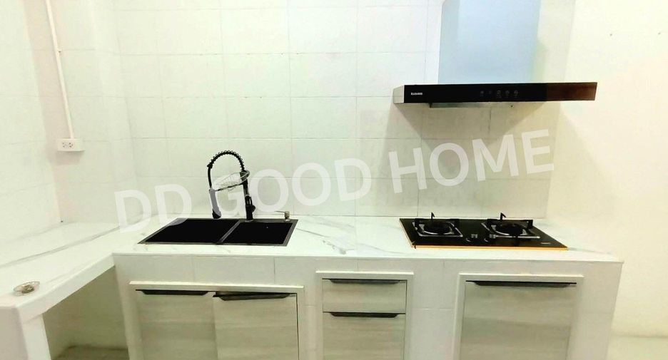 Reihenhaus zum Kauf mit 4 Zimmer in Si Racha, Chonburi