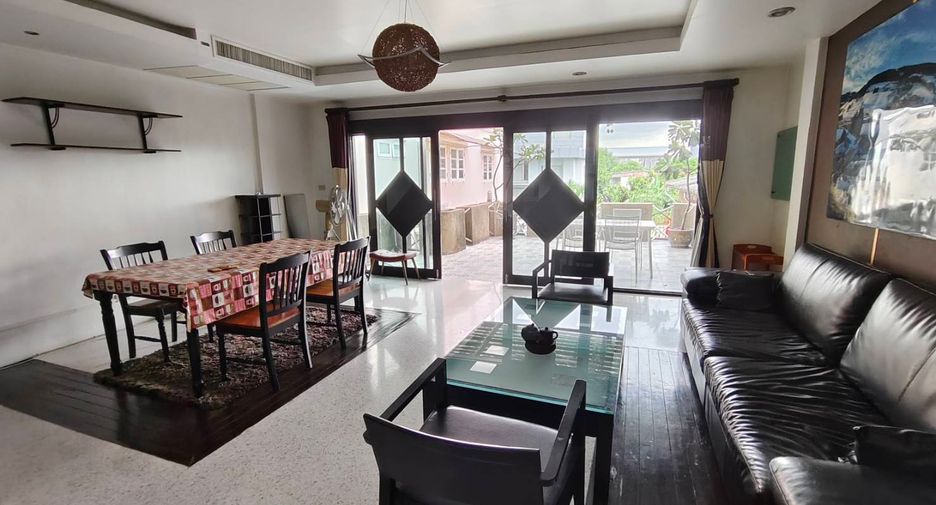For rent 4 ベッドルーム townhouse in Yan Nawa, Bangkok