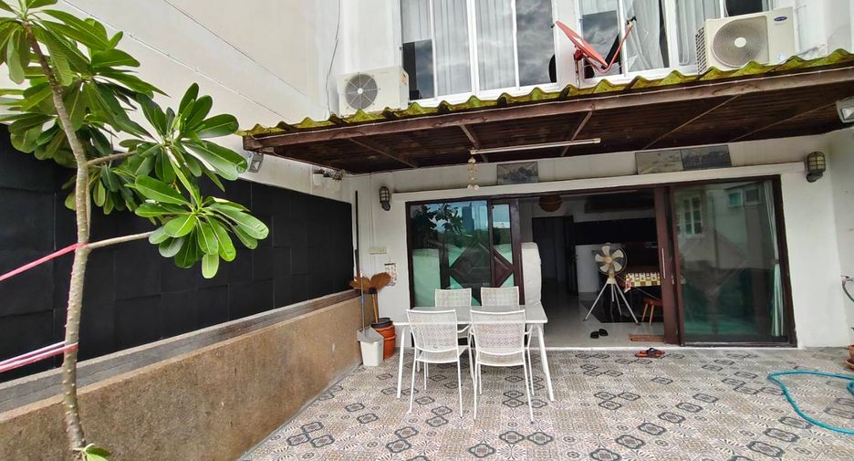 For rent 4 ベッドルーム townhouse in Yan Nawa, Bangkok