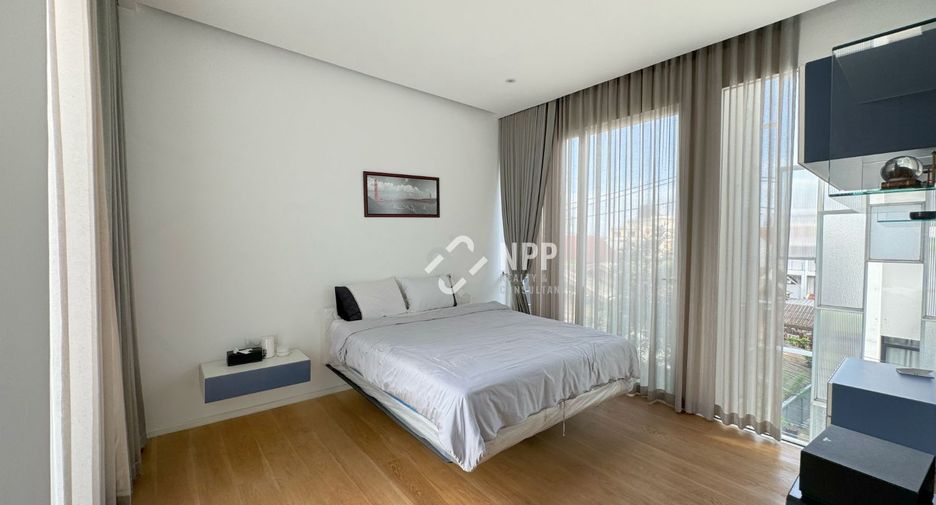 Haus zur Miete und zum Kauf mit 4 Zimmer in Watthana, Bangkok