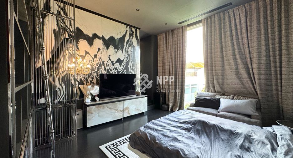 Haus zur Miete und zum Kauf mit 4 Zimmer in Watthana, Bangkok