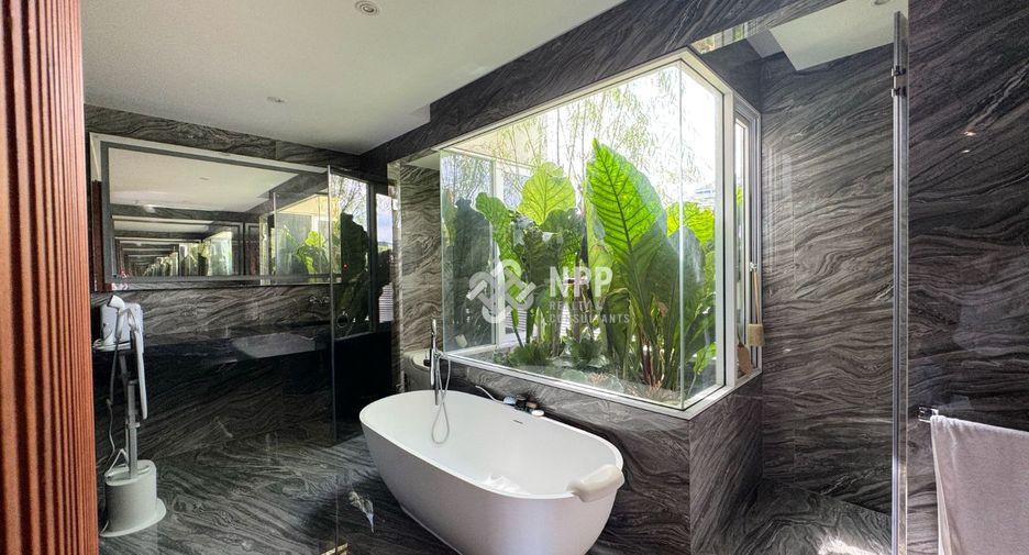 Haus zur Miete und zum Kauf mit 4 Zimmer in Watthana, Bangkok