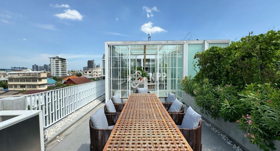 Haus zur Miete und zum Kauf mit 4 Zimmer in Watthana, Bangkok