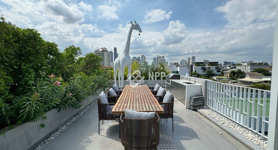 Haus zur Miete und zum Kauf mit 4 Zimmer in Watthana, Bangkok